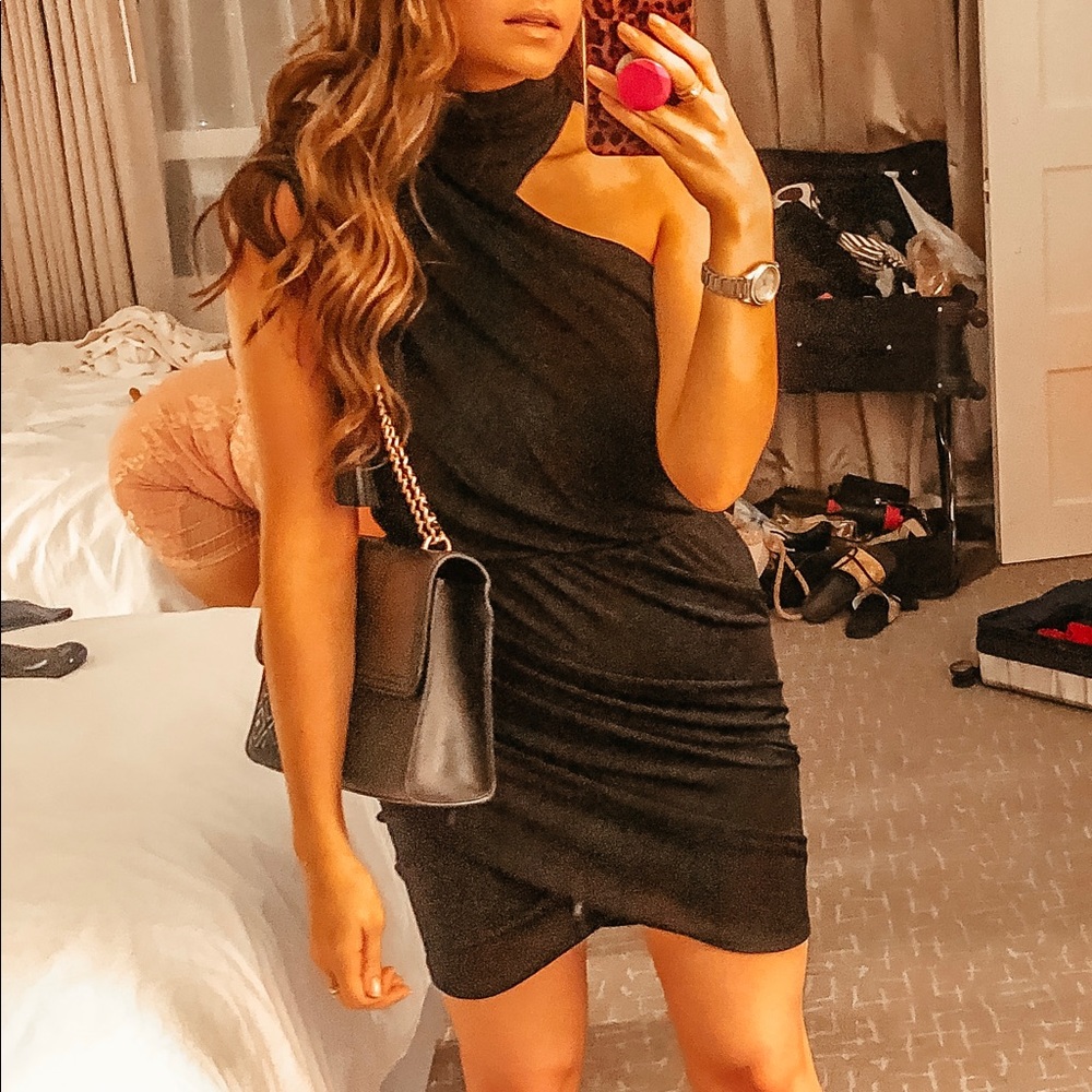 PrettyLittleThing - Black Dress